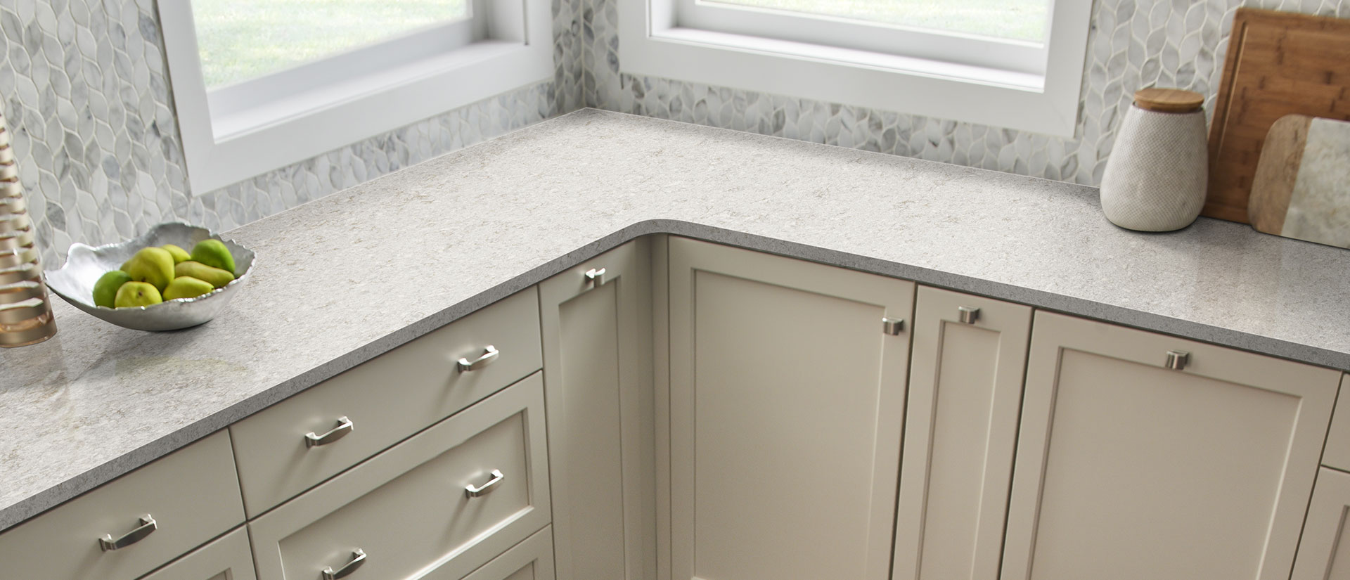 msi-grat-lagoon-quartz-with-marble-leaf-pattern-backsplash