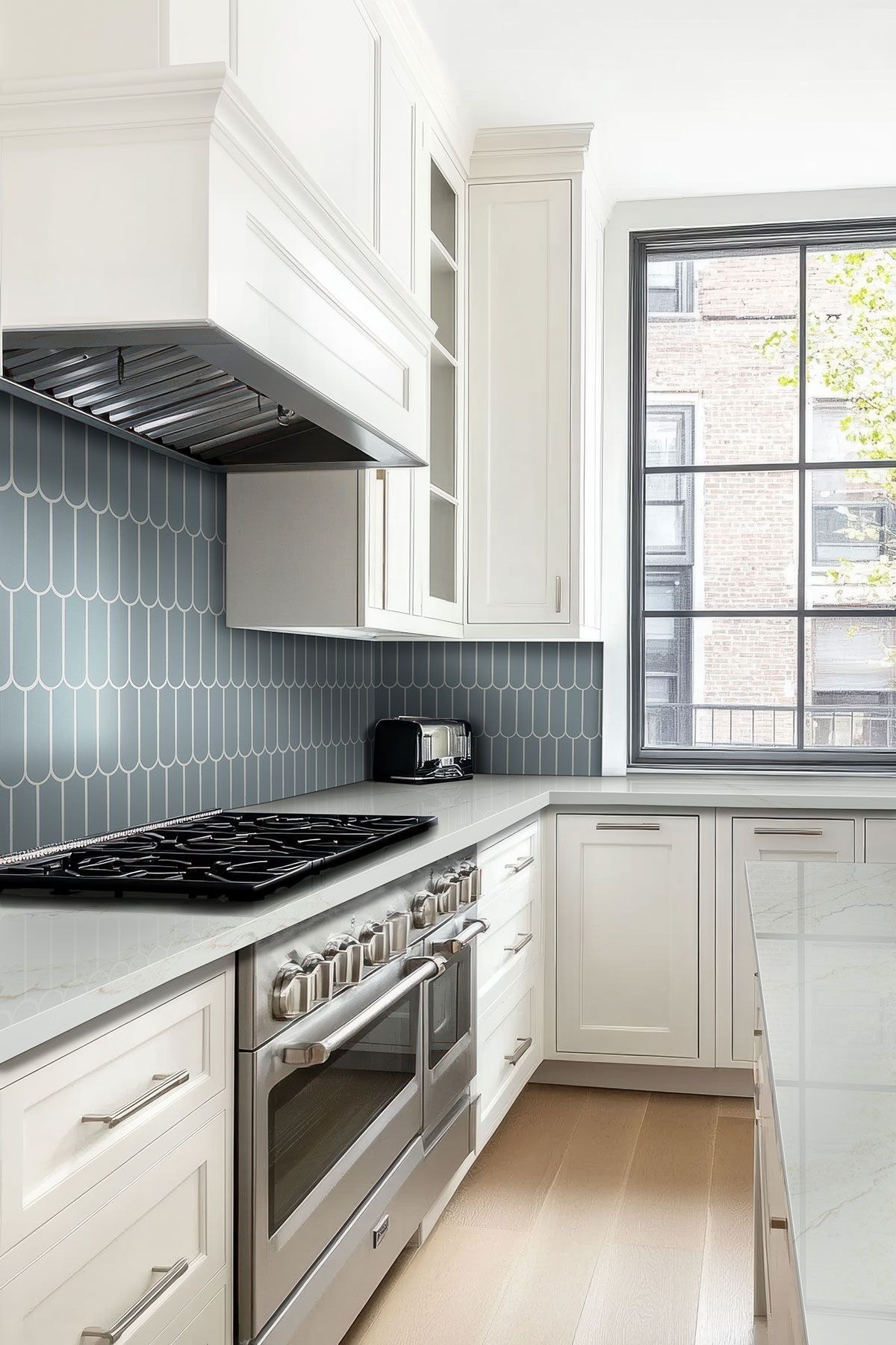 msi-cielo-azul-scallop-glossy-in-kitchen-backsplash