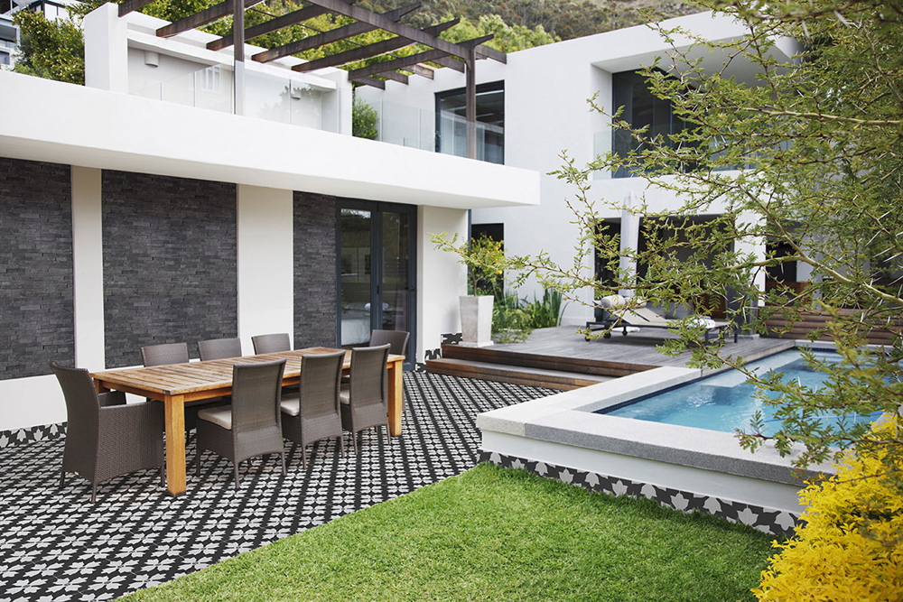 kenzzi-kasbah-black-and-white-encaustic-tile