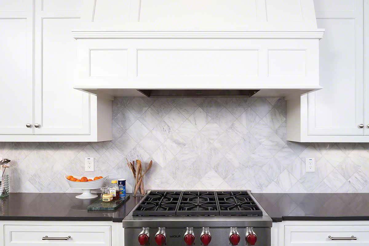 msi-arabescato-carrara-marble-in-kitchen-backsplash