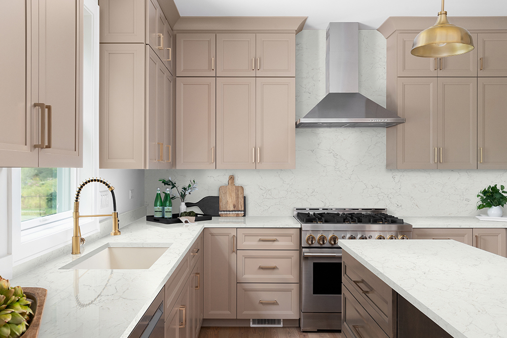 calacatta-aidana-quartz-in-kitchen