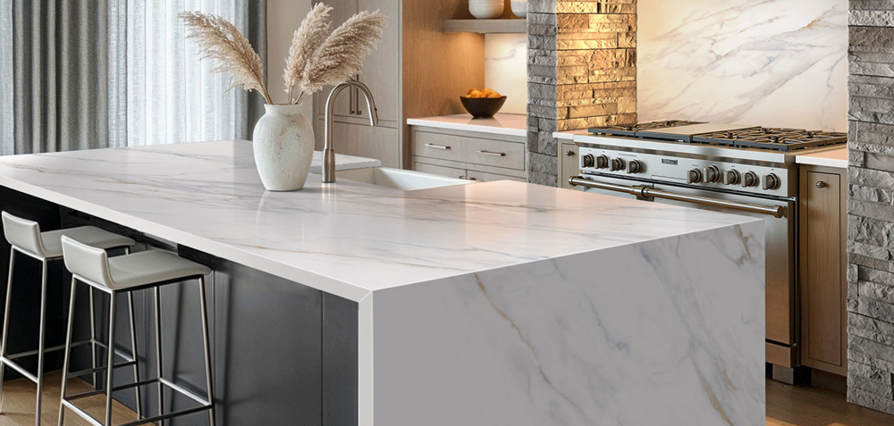 calacatta-lapiza-kitchen-island-and-backsplash