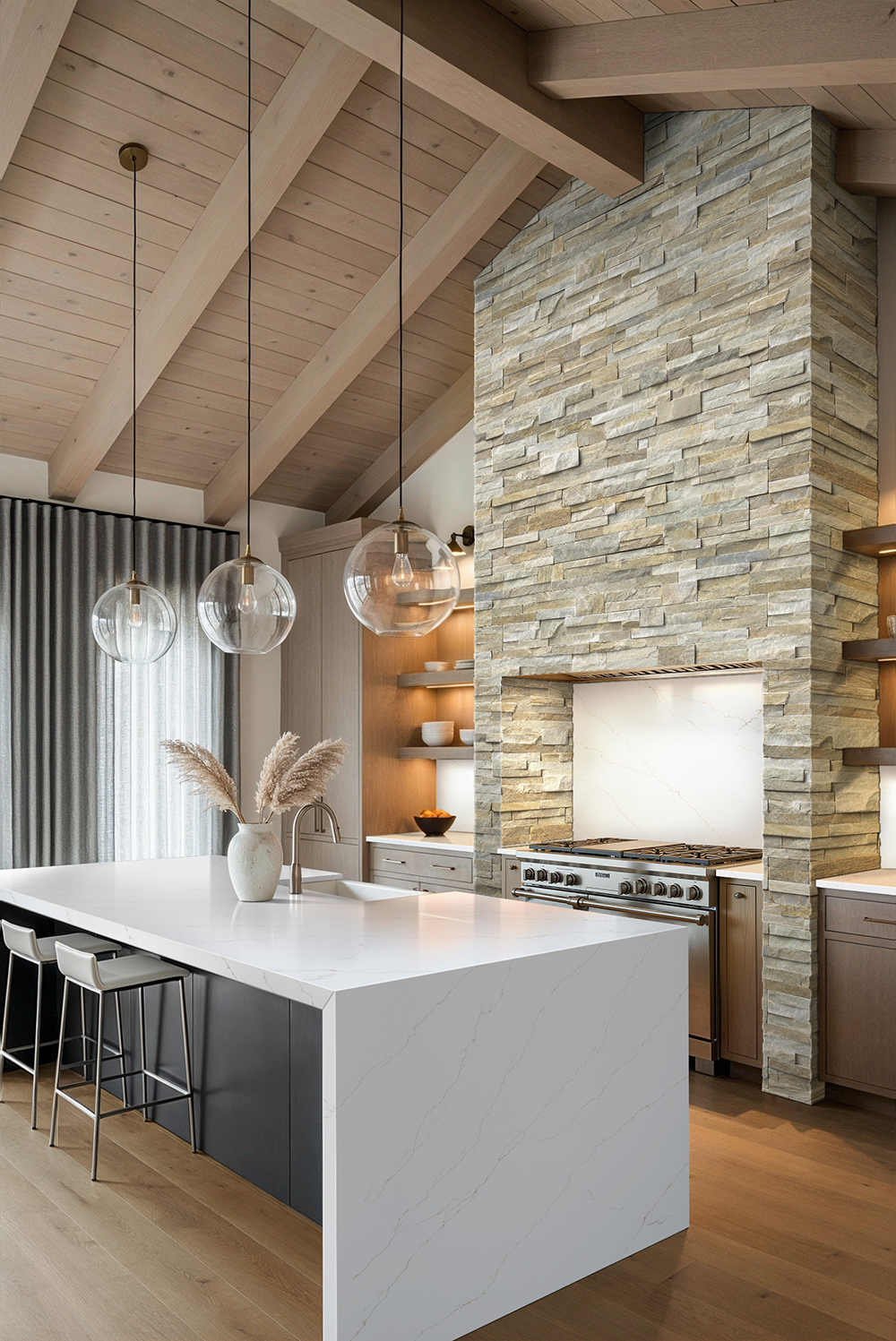 White quartz waterfall island showcasing one of the leading quartz countertop color trends for contemporary kitchens in 2026.