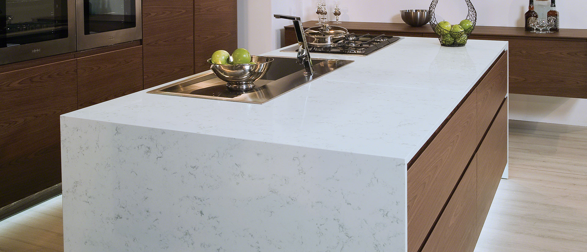 Fairy White Quartz countertop in a modern and sleek kitchen