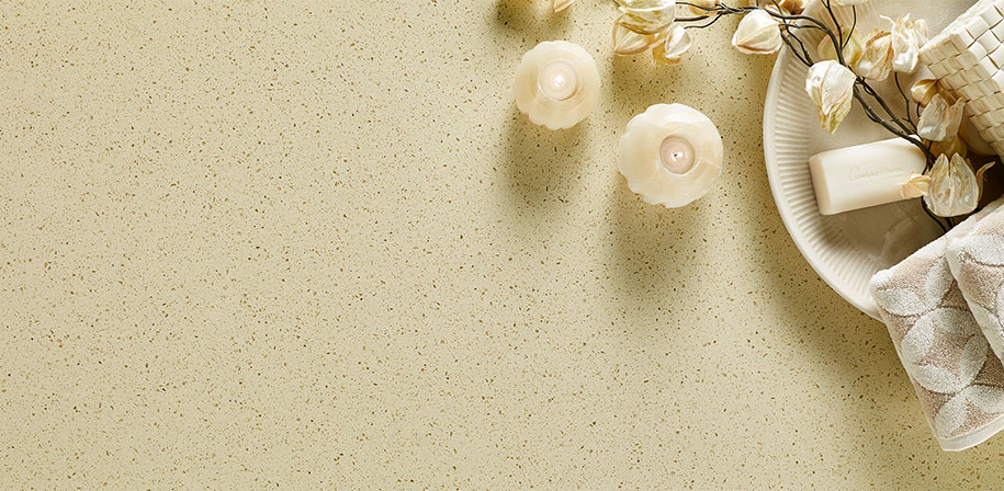 Almond roca quartz vignette
