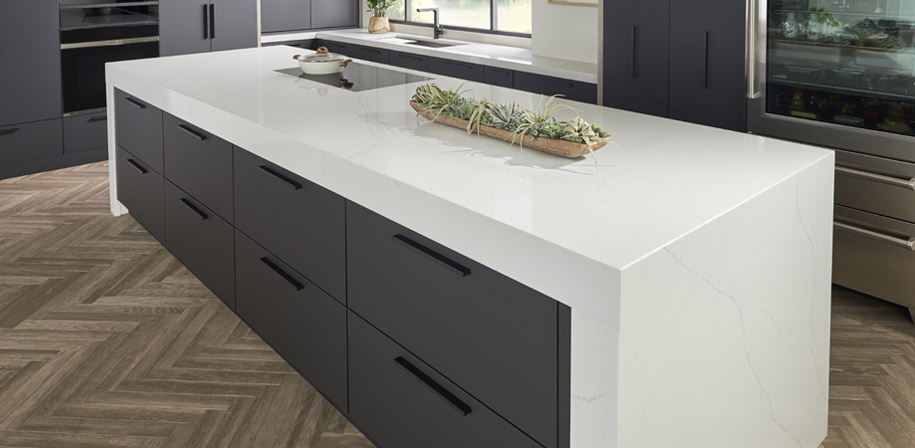 https://cdn.msisurfaces.com/images/quartz-countertops/qsite/lumaluxe-kitchen-0401.jpg