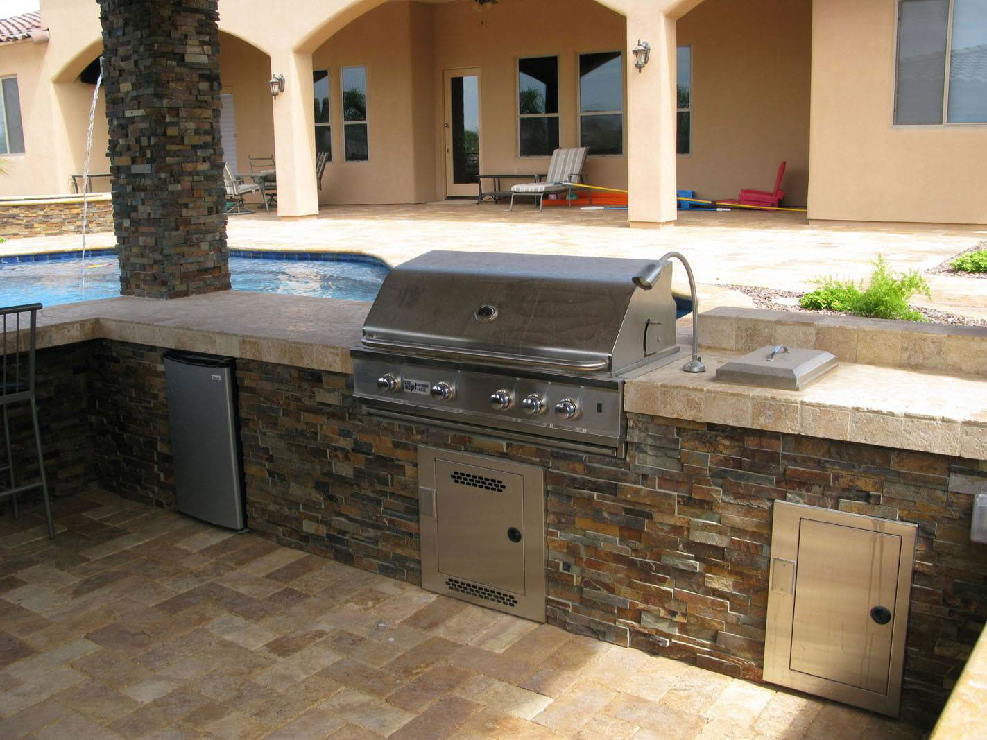 California Gold Stacked Stone wall in outdoor kitchen