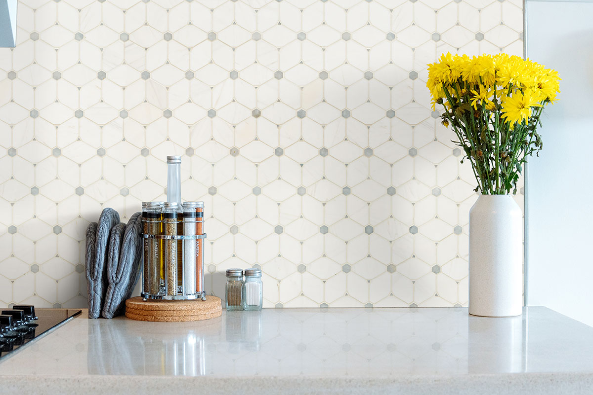 Cecily Grigio Polished backsplash tile in kitchen