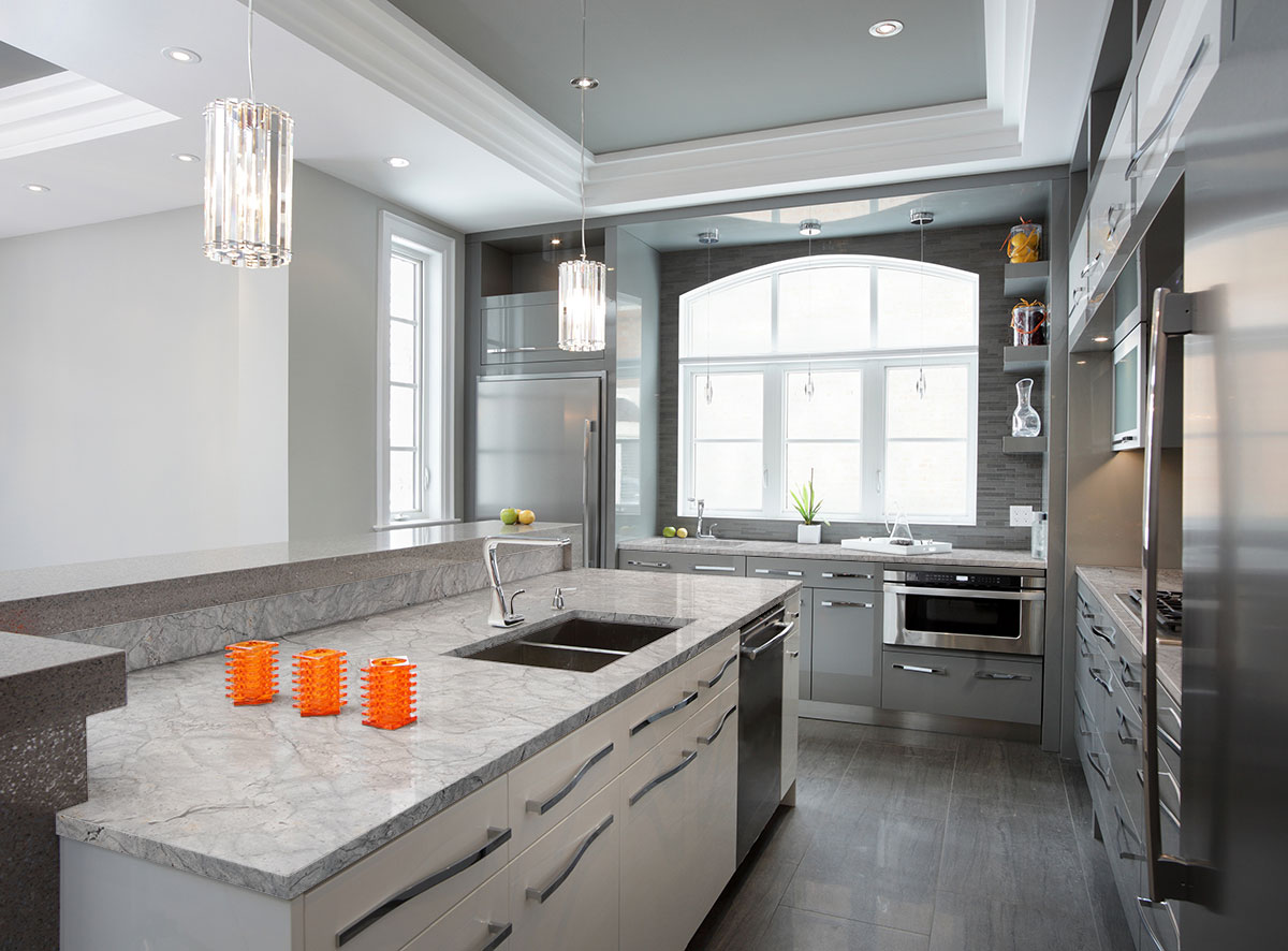  Stream White Granite Countertop in Kitchen