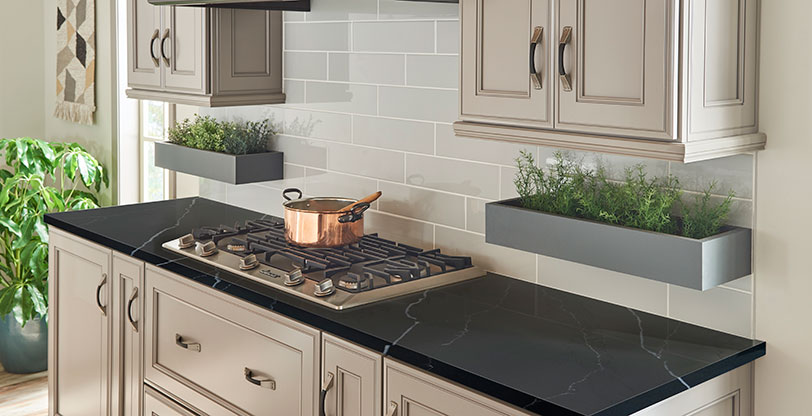 marquina midnight room scene