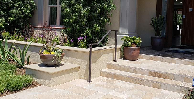 travertine mocha naturalstone pavers hardscape scene